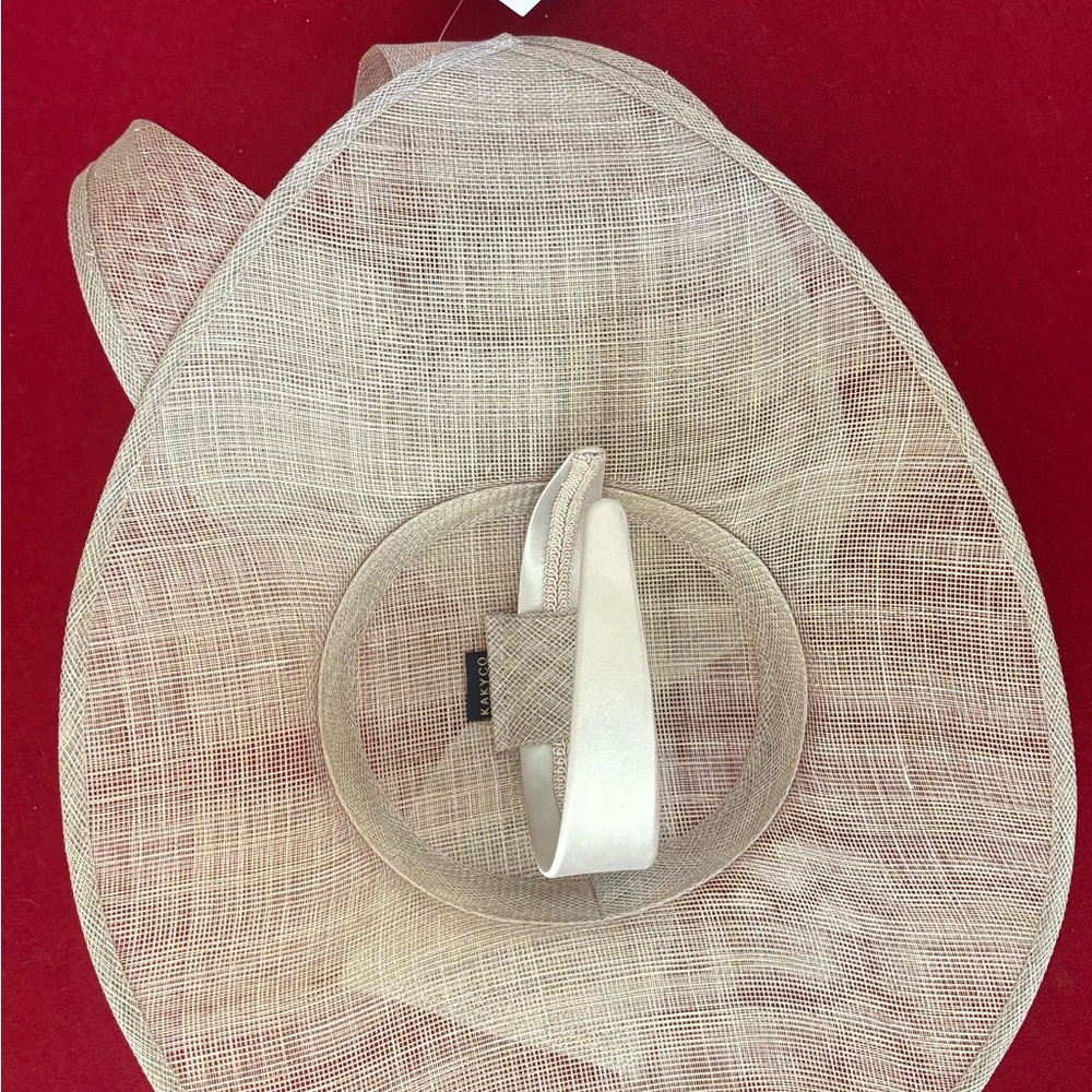 Gray Wide-Brimmed Woven Hat